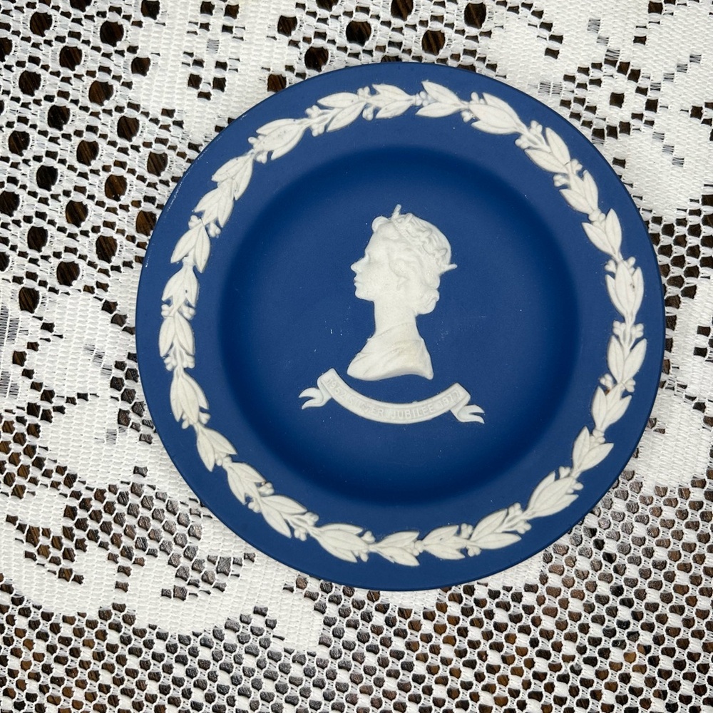 Wedgwood Jasperware Queen Elizabeth Jubilee Dish